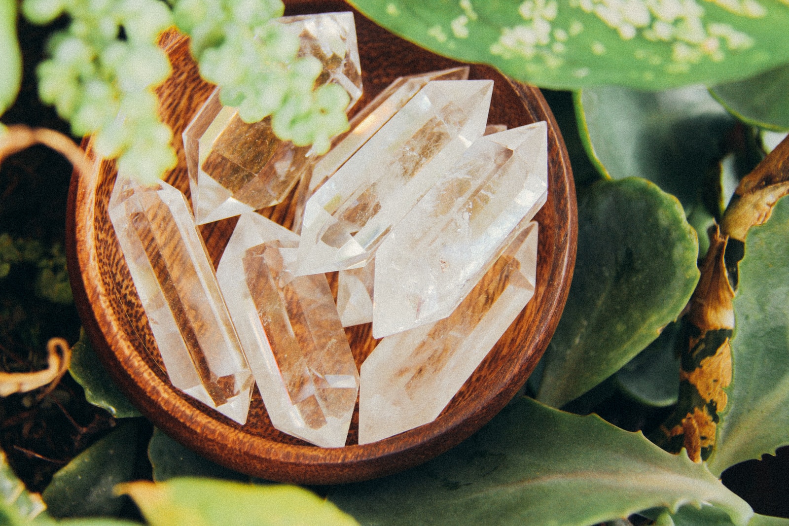3D Printed Crystals: News, Pics, Research brown and white plastic crystals on brown round plate