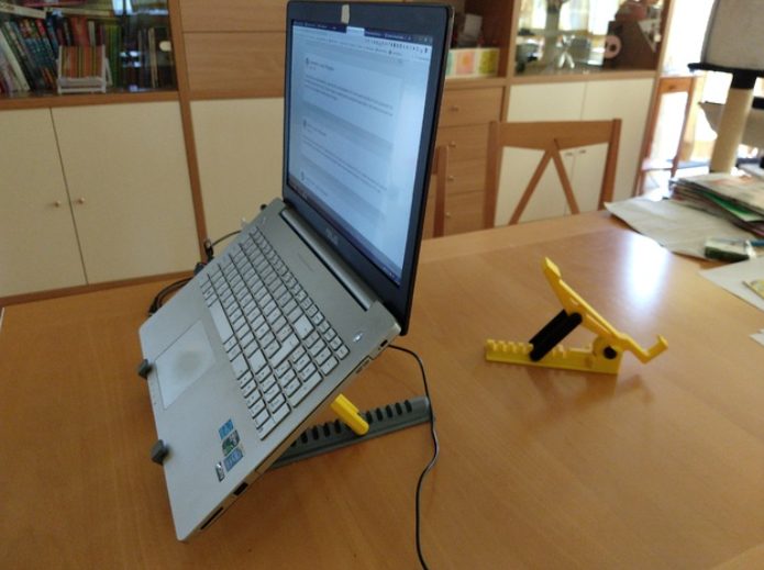 Strong-Light-Repositionable-Laptop-Stand-by-bartnijs-Thingiverse